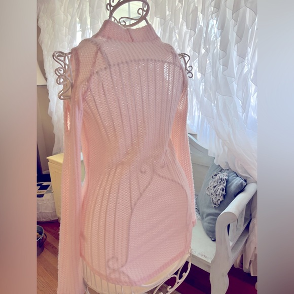 Womens size small light pink Decree brand cold shoulder sweater - Picture 6 of 7